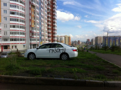 В Башкирии начнут массово штрафовать автовладельцев за парковку на газонах